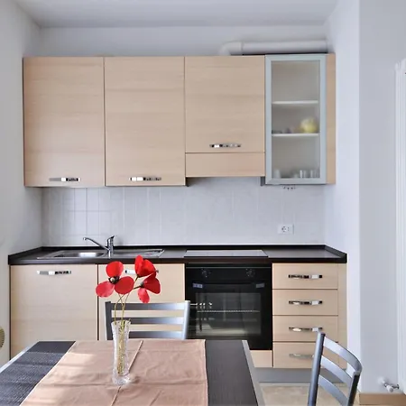 Simplistic In With Balcony Terrace Appartement