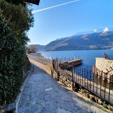 Simplistic In With Balcony Terrace Appartement Dervio