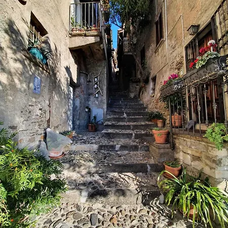 Appartement Simplistic In With Balcony Terrace Dervio