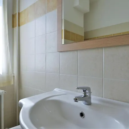 דירה Simplistic In With Balcony Terrace *