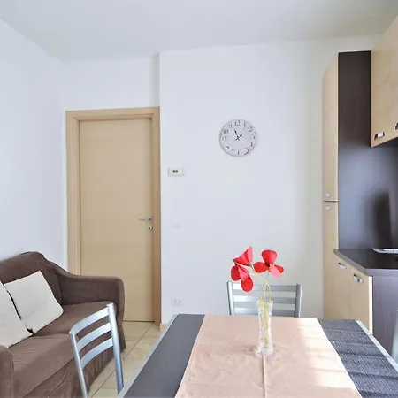 Simplistic In With Balcony Terrace * דרביו
