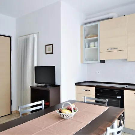 דירה Simplistic In With Balcony Terrace