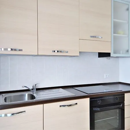 דירה Simplistic In With Balcony Terrace *