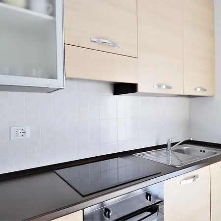 Simplistic In With Balcony Terrace דירה