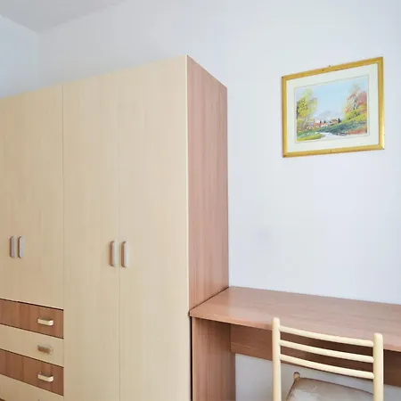 Simplistic In With Balcony Terrace דירה *