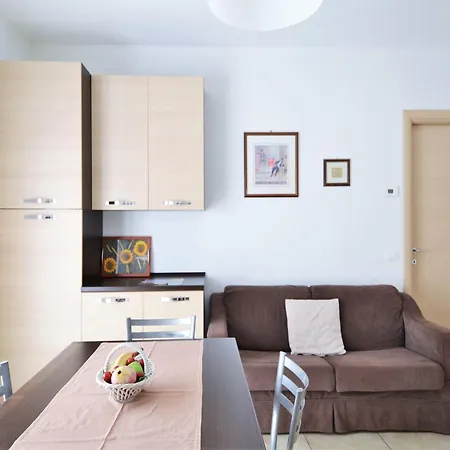 דירה Simplistic In With Balcony Terrace *
