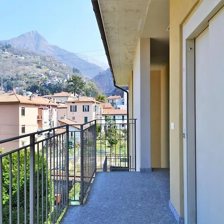 דירה Simplistic In With Balcony Terrace דרביו