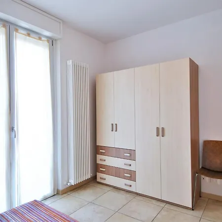 דירה Simplistic In With Balcony Terrace *