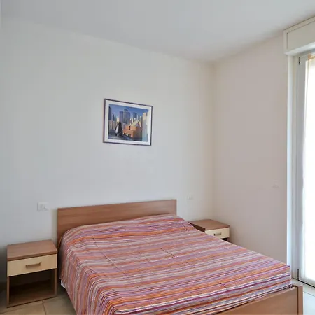 Apartamento Simplistic In With Balcony Terrace *